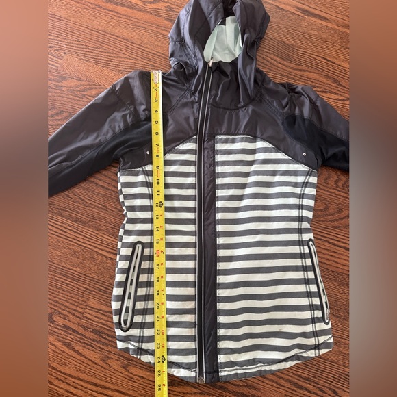 LULULEMON STRIPED RUNNING JACKET - Picture 12 of 12